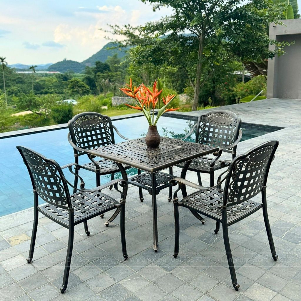 Bàn Ghế Ngoài Trời