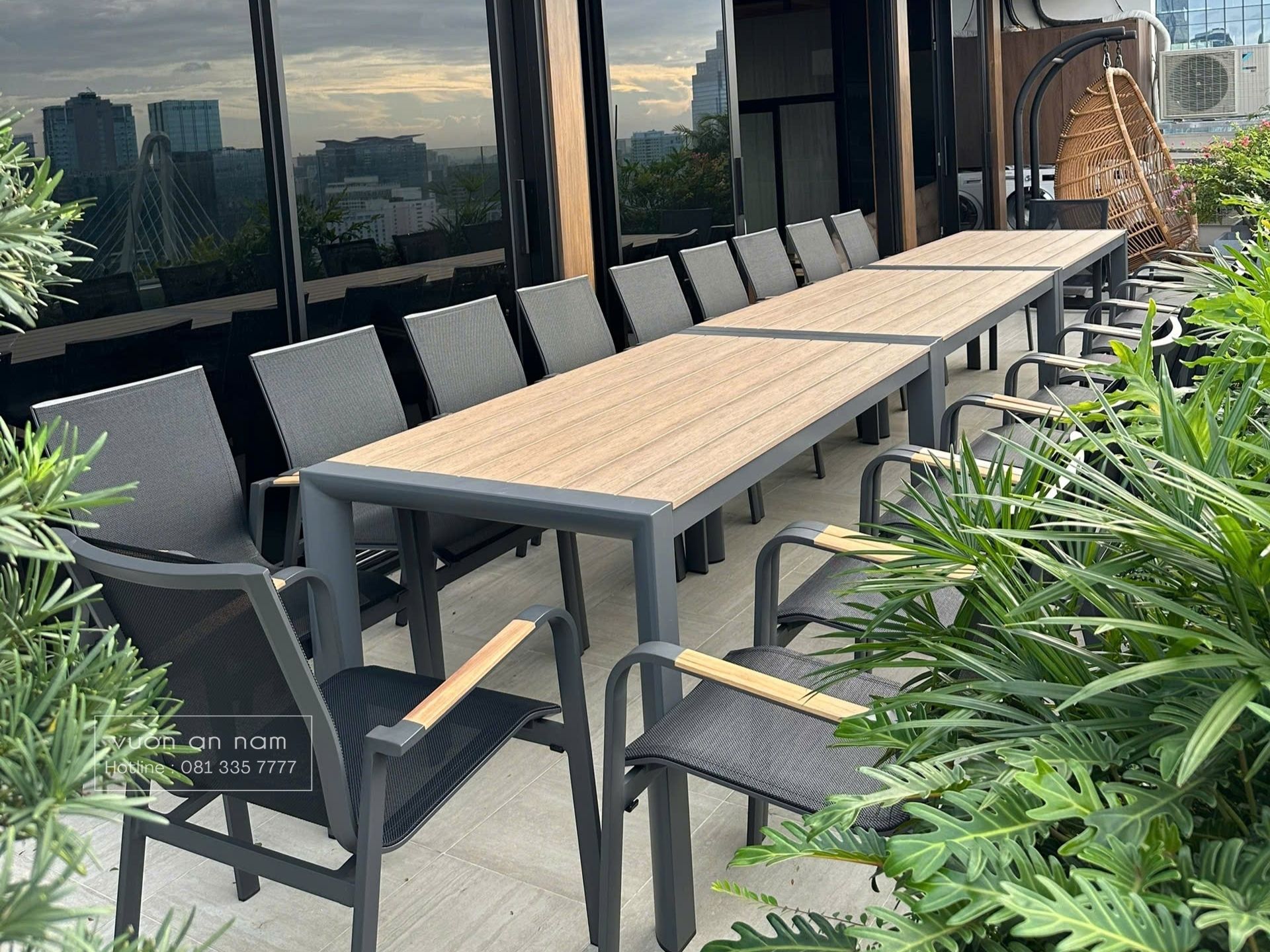 Bàn dài ngoài trời bằng gỗ nhựa WPC chống nước và chống cong vênh