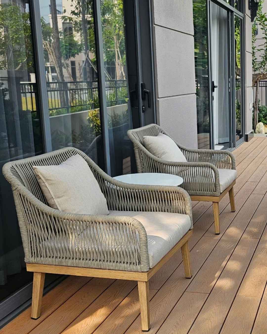 Bàn ghế ngoài trời